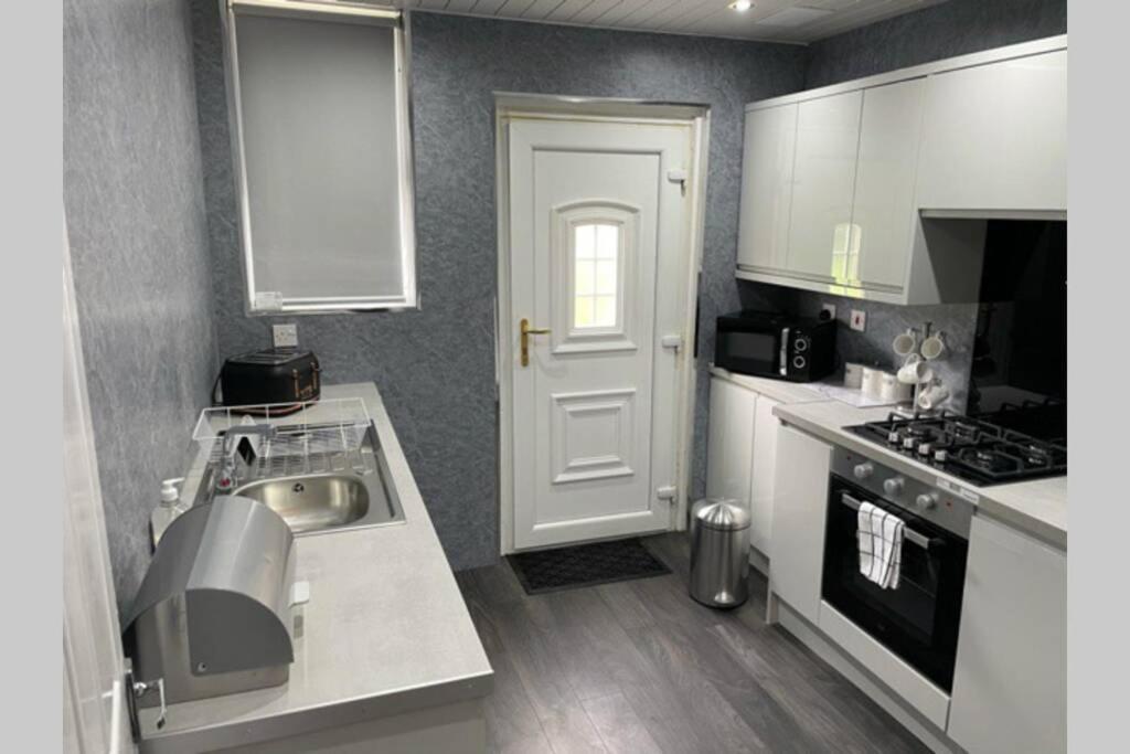 Beautiful Two Bedroom Flat By The Loch Balloch Exterior photo