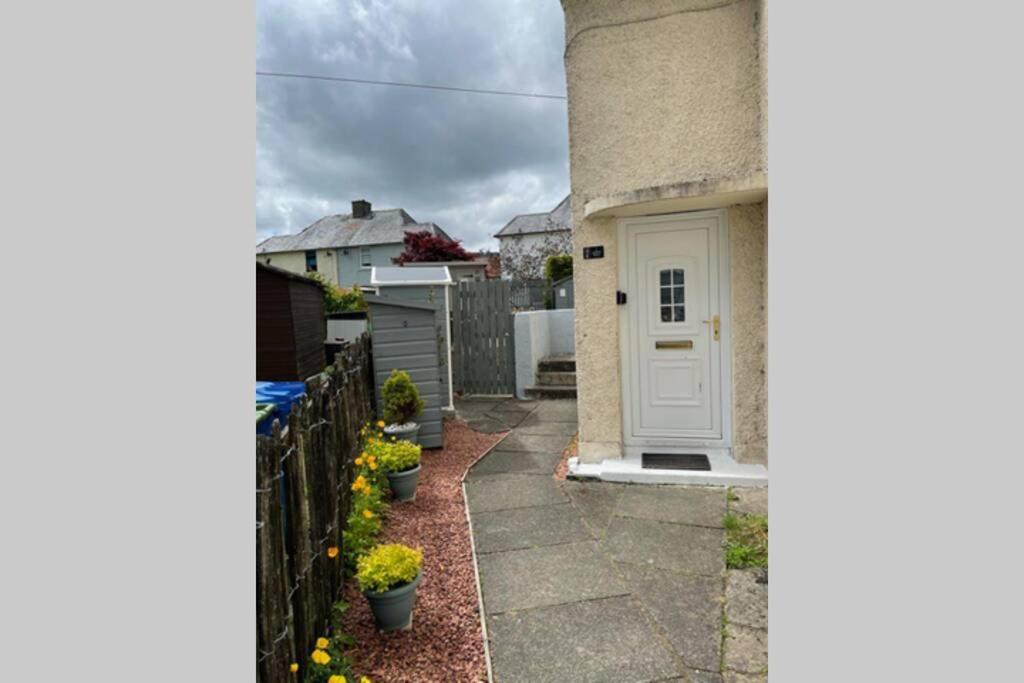 Beautiful Two Bedroom Flat By The Loch Balloch Exterior photo